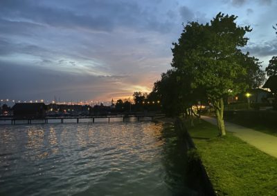 An der Seepromenade nahe dem Dampfersteg in Seebruck