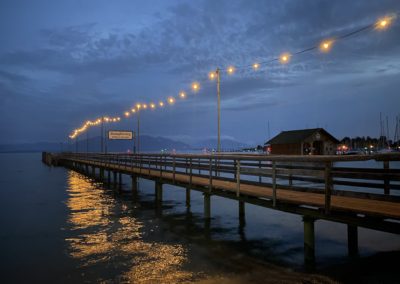 Der Dampfersteg in Seebruck am Abend