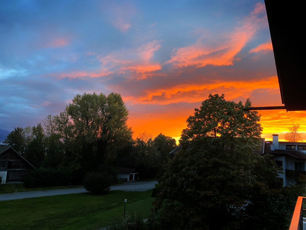 Malerischer Sonnenuntergang auf dem Balkon des Oberstüberls