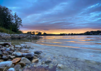 Spiegelung des Sonnenuntergangs am Seeoner See